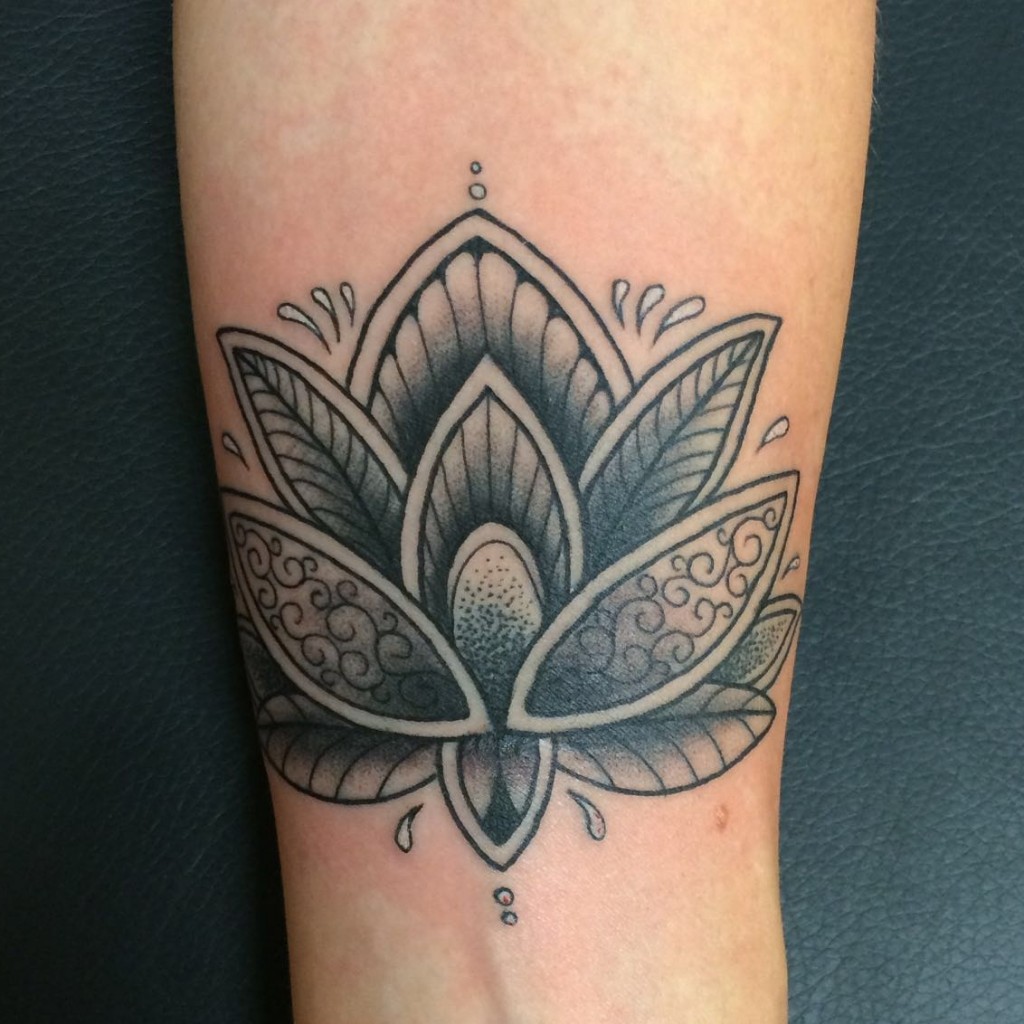 black and grey tattoo, lotus, lotus tattoo, Salla Koppanen, zombie tattoo helsinki, zombie tattoo